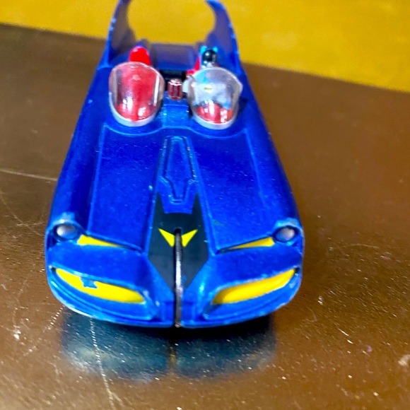 BATMAN 1960 BAT MOBILE CORGI CAR DC COMICS DIE CAST BLUE CAR BMBV1 & BATMAN 4.5” - Picture 3 of 14
